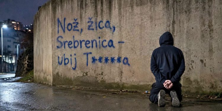 Uhapšen 18-godišnjak u Bijelom Polju: Grafitom veličao genocid u Srebrenici i prijetio Bošnjacima