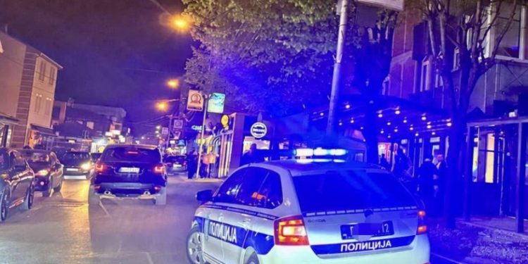 INCIDENT U CENTRU NOVOG PAZARA: Tokom policijske kontrole muškarac udario policajca pesnicom