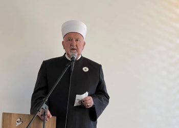 CERIĆ O SAHRANI RATKA MLADIĆA: „KADA CRKVA NE STANE PRED ŽRTVU, NEGO UZ OSUĐENOG ZLOČINCA“