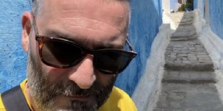 „BOŠNJACI, IZVINITE“: SRPSKI AKTIVISTA OSUDIO SLAVU PRESUĐENOG RATNOG ZLOČINCA