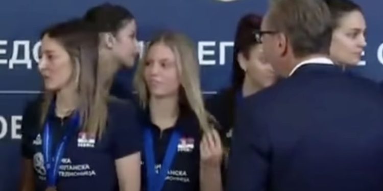Odbojkašice okrenule leđa Vučiću na prijemu, ostao sam VIDEO