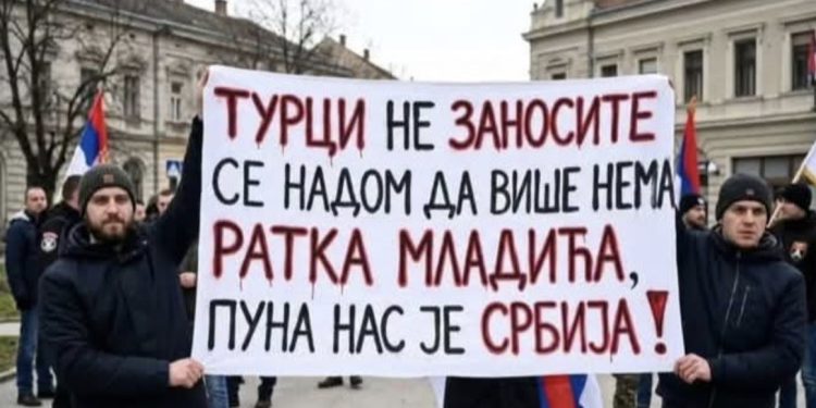 “Turci, ne zanosite se nadom da više nema Ratka Mladića“: Transparent koji je izazvao brojne reakcije