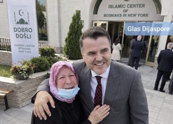 Nana Sidra (80) imala je samo jednu želju: Da uživo vidi hafiza Aziza Alilija – Allah joj je tu želju ispunio