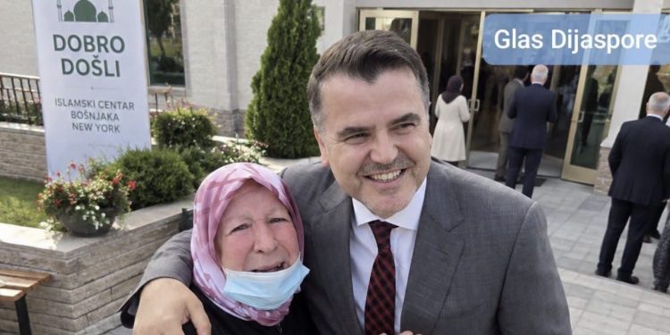 Nana Sidra (80) imala je samo jednu želju: Da uživo vidi hafiza Aziza Alilija – Allah joj je tu želju ispunio