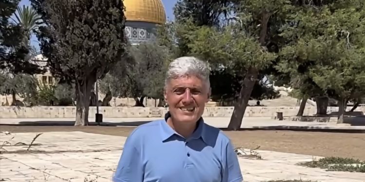 Miroljub Petrović ispred Al Akse: “Muslimanima da su zahvalni što su sačuvali ovaj hram, selam za Bošnjake”