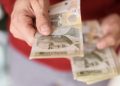 ISTIČE ROK ZA PRIJAVU, OD 22. SEPTEMBRA STIŽE 6.000 DINARA: Ko dobija automatski, ko se prijaviljuje i gdje se podiže