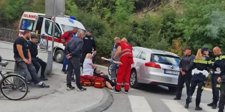 Pješak oboren na raskrsnici u centru Novog Pazara, hitna pomoć i policija na mjestu događaja