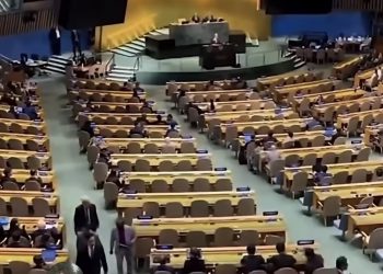 Zločinac Netanyahu govorio Ord praznim salom u UN-u: Uzvici “UBICA”, “UAA”