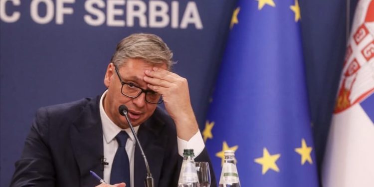 VUČIĆ KONAČNO PODNIO OSTAVKU: Vladavina puna afera, loši odnosi sa susjedima i demonstracije