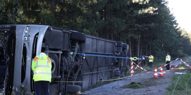 TEŠKA NESREĆA U NJEMAČKOJ: Autobus s turistima sletio s autoceste, dvije osobe poginule