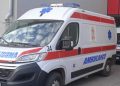 TROJE MALOLJETNE DJECE POVRIJEĐENO U TEŠKOJ NESREĆI: Automobil sletio i udario djecu u dvorištu