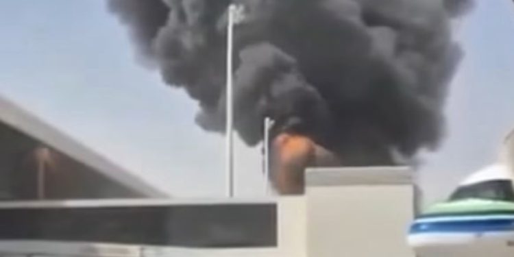 Saudijske Arabija: Bombardovan aerodrom u Rijadu, letovi obustavljeni a putnici evakuisani