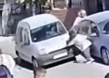 DRAMA KOD ŠKOLE „TRŠO“ U NOVOM PAZARU: Vozilo udarilo djevojčicu, vozač pobjegao