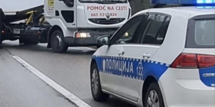 TRAGEDIJA U BIH: Dva mlada života ugašena u stravičnoj saobraćajnoj nesreći