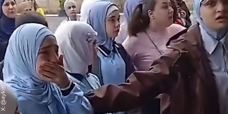 AZERBEJDŽAN ZABRANUJE HIDŽAB U ŠKOLAMA: UČENICI BOJKOTUJU NASTAVU, PROTESTI SE ŠIRE