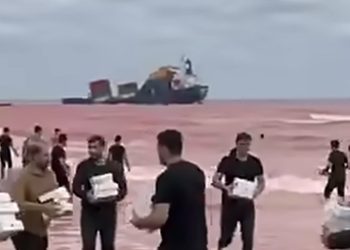HORMUŠKOM MOREUZ: BROD POTONUO SA ROBOM, MJEŠTANI POKUPILI iPHONE TELEFONE