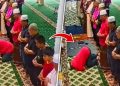 PRESELIO NA AHIRET TOKOM NAMAZA U DŽAMIJI: Snimak potresao javnost