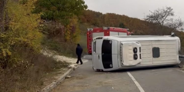 Novi Pazar: Prevrnuo se autobus u blizini sela Šaronje VIDEO